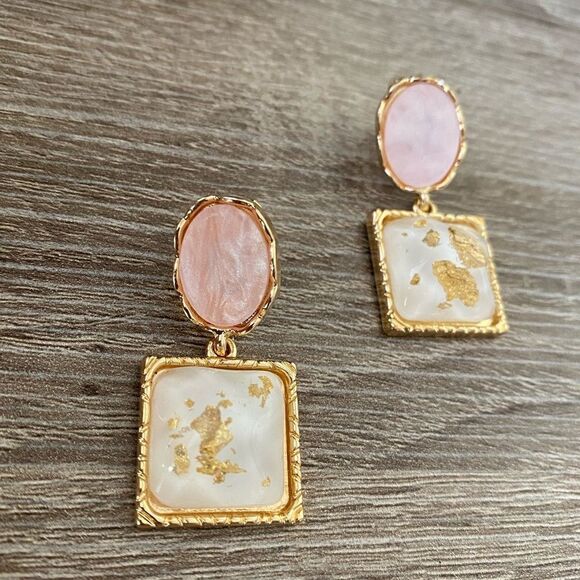 Vintage style clip on earrings M122 - Picture 2 of 4